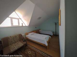 Гостевой дом Guesthouse Alakol Каракол Двухместный номер с 2 отдельными кроватями и душем-5