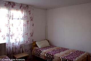 Гостевой дом Guesthouse Alakol Каракол Трехместный номер эконом-класса с общей ванной комнатой-2