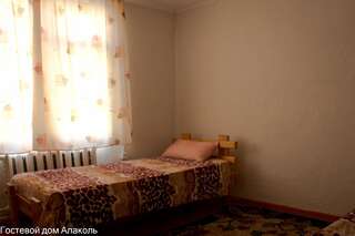 Гостевой дом Guesthouse Alakol Каракол Трехместный номер эконом-класса с общей ванной комнатой-3