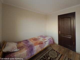 Гостевой дом Guesthouse Alakol Каракол Бюджетный двухместный номер с 2 отдельными кроватями-2