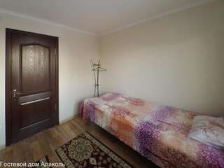 Гостевой дом Guesthouse Alakol Каракол Бюджетный двухместный номер с 2 отдельными кроватями-14