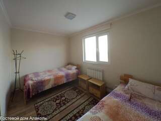Гостевой дом Guesthouse Alakol Каракол Бюджетный двухместный номер с 2 отдельными кроватями-15
