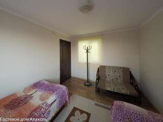 Гостевой дом Guesthouse Alakol Каракол Бюджетный двухместный номер с 2 отдельными кроватями-21