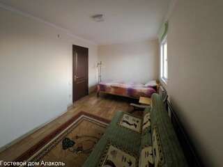 Гостевой дом Guesthouse Alakol Каракол Бюджетный двухместный номер с 2 отдельными кроватями-23