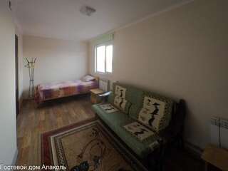 Гостевой дом Guesthouse Alakol Каракол Бюджетный двухместный номер с 2 отдельными кроватями-24
